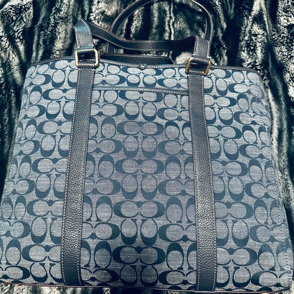 Beautiful Navy Coach Carryall Tote